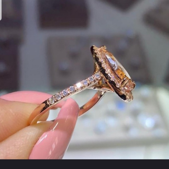 💍💍Breathtaking! Pear Shape Apricot/Clear CZ Ring in ROSE GOLD plating💍💍 - Picture 2 of 14